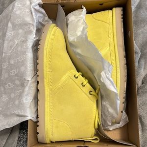 Women Brunel uggs (lime/yellow)x slightly worn